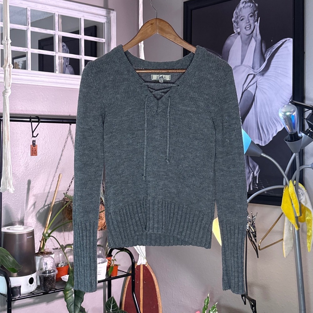L.E.I. Lace Up‎ V-Neck Sweater Womens Large Gray Ribbed Knit Long Sleeve